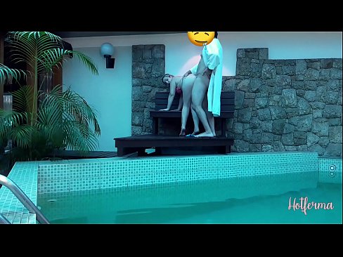 ❤️ O xefe invita a criada á piscina, pero non puido resistirse a un quente ❌ Super porno en nós ❌❤